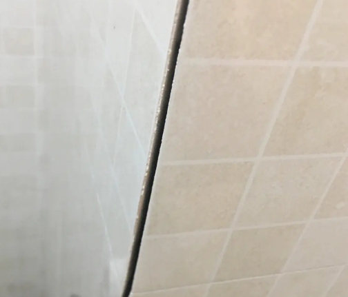 甘南瓷砖空鼓维修公司分享阳台瓷砖脱落的修复过程可以分为以下几个步骤