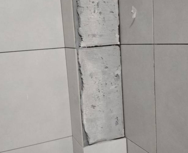 甘南瓷砖空鼓维修公司分享下瓷砖施工前基层浇水润湿程度不足，可能导致以下问题