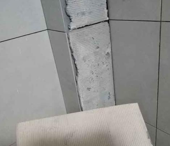 甘南瓷砖空鼓维修公司分享下厨房瓷砖脱落的补救措施。